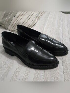 Vince Camuto - Echika Pointed Toe Loafers - Black